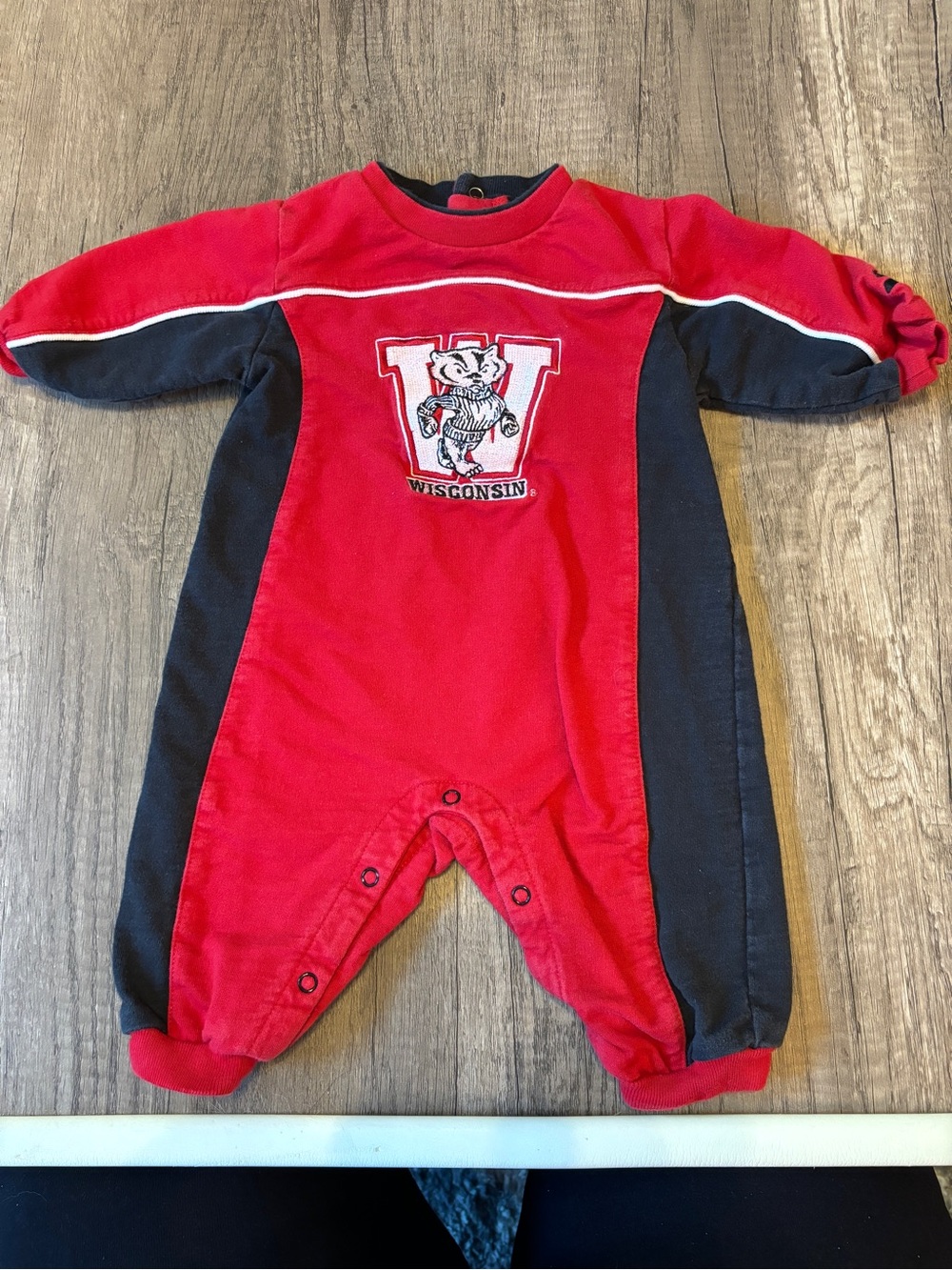 Vintage 2000s Y2K Baby Wisconsin Badgers Romper Sweatshirt Embroidered Bucky 3-6